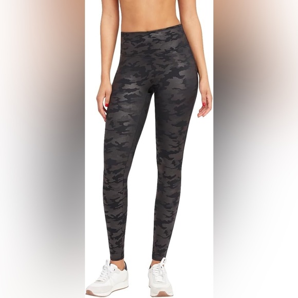 SPANX Faux Leather Camo Leggings Matte Black Camo Size Large - Picture 1 of 14